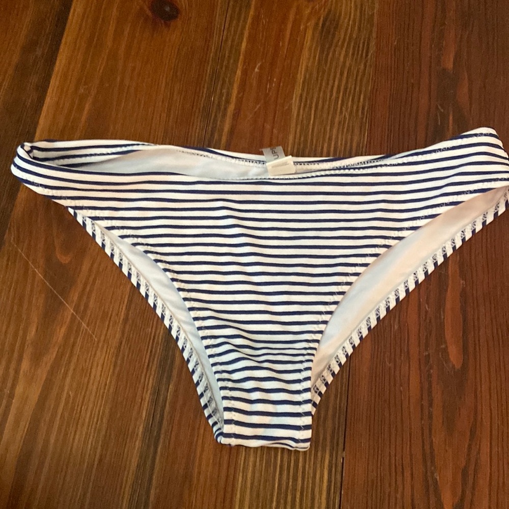 CUPSHE size medium swim bottoms